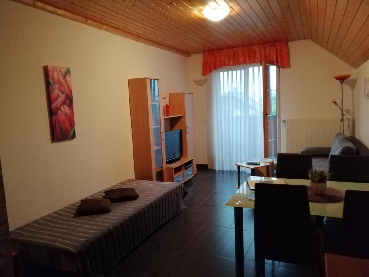 Wunderschöne Ferienwohnung mit Blick auf die Karawanken Zgornje Gorje Exterior foto