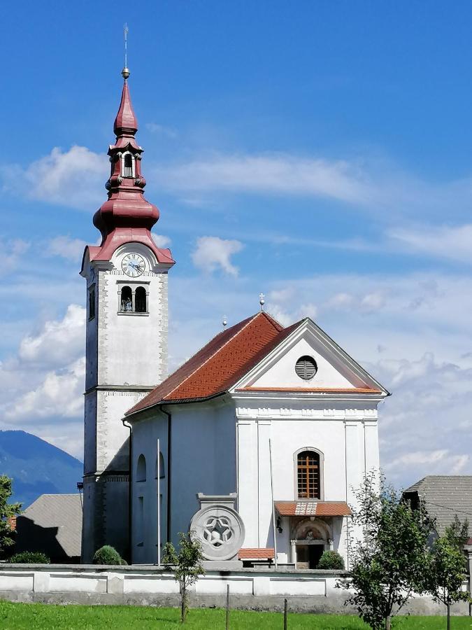 Wunderschöne Ferienwohnung mit Blick auf die Karawanken Zgornje Gorje Exterior foto