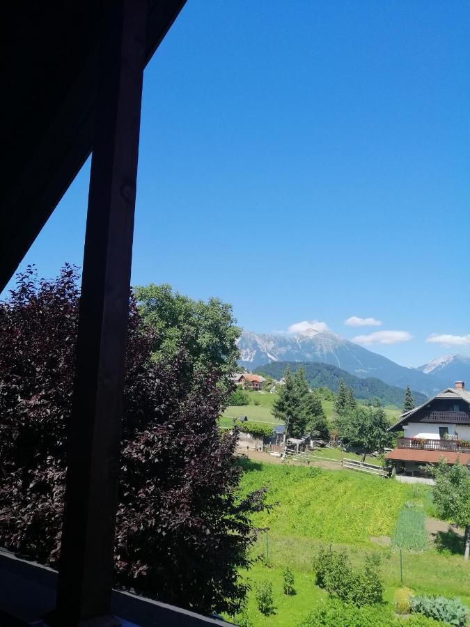 Wunderschöne Ferienwohnung mit Blick auf die Karawanken Zgornje Gorje Exterior foto