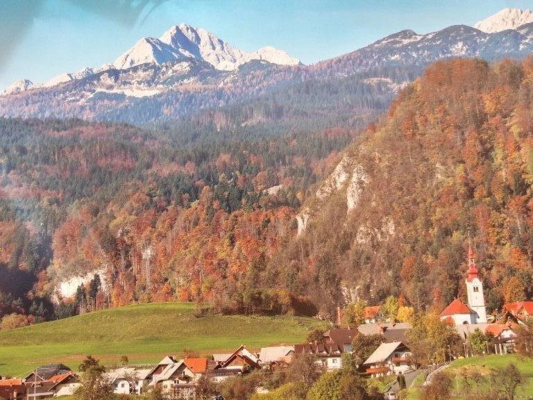 Wunderschöne Ferienwohnung mit Blick auf die Karawanken Zgornje Gorje Exterior foto